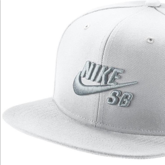 nike white hat mens